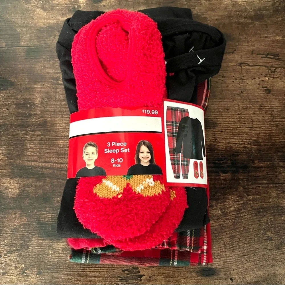 NWT Kid's Gender Neutral Black & Red Plaid Christmas Pajamas Size 8-10